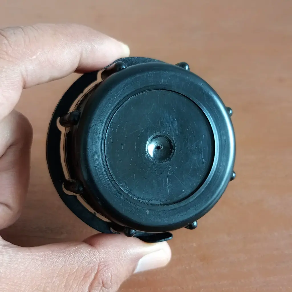 tutup jerigen besar hitam 1.webp